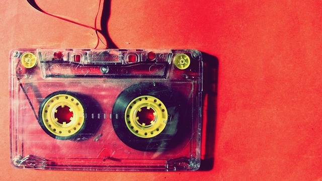 **Czy SID 6581 mógł generować dźwięk stereo? Obalamy mity i analizujemy techniczne ograniczenia.**